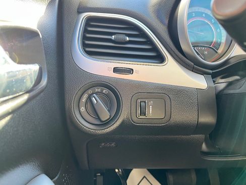 Used 2018 Dodge Journey SE image 21