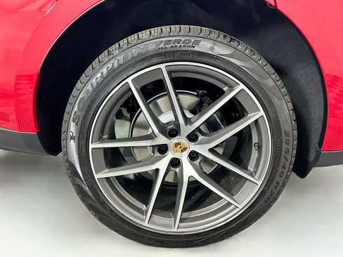 Certified 2026 Porsche Macan AWD/4WD image 34