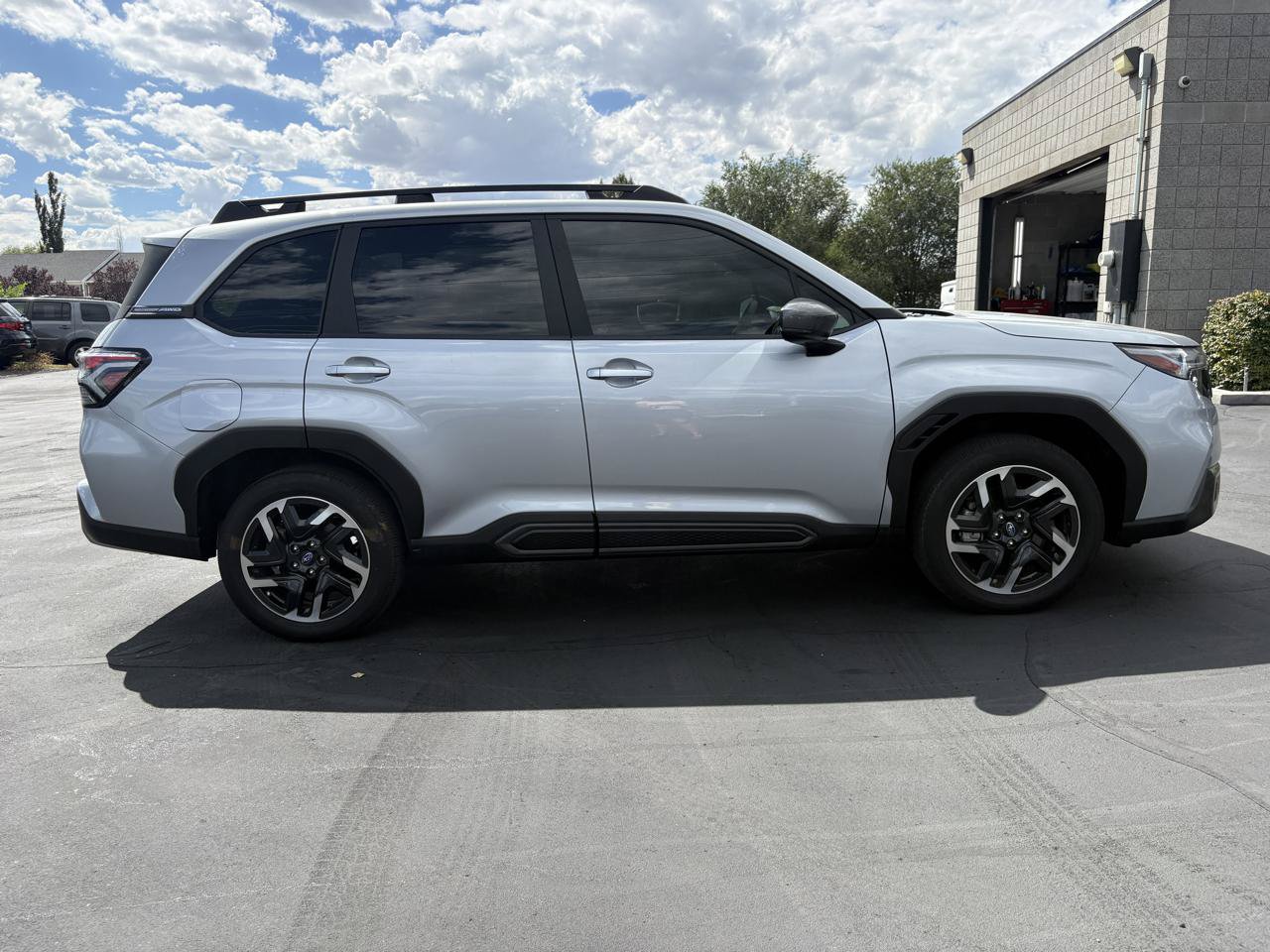 Used 2025 Subaru Forester Limited AWD/4WD image 4