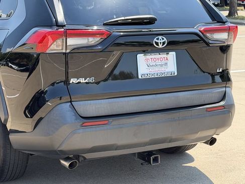 Used 2021 Toyota RAV4 LE FWD image 6
