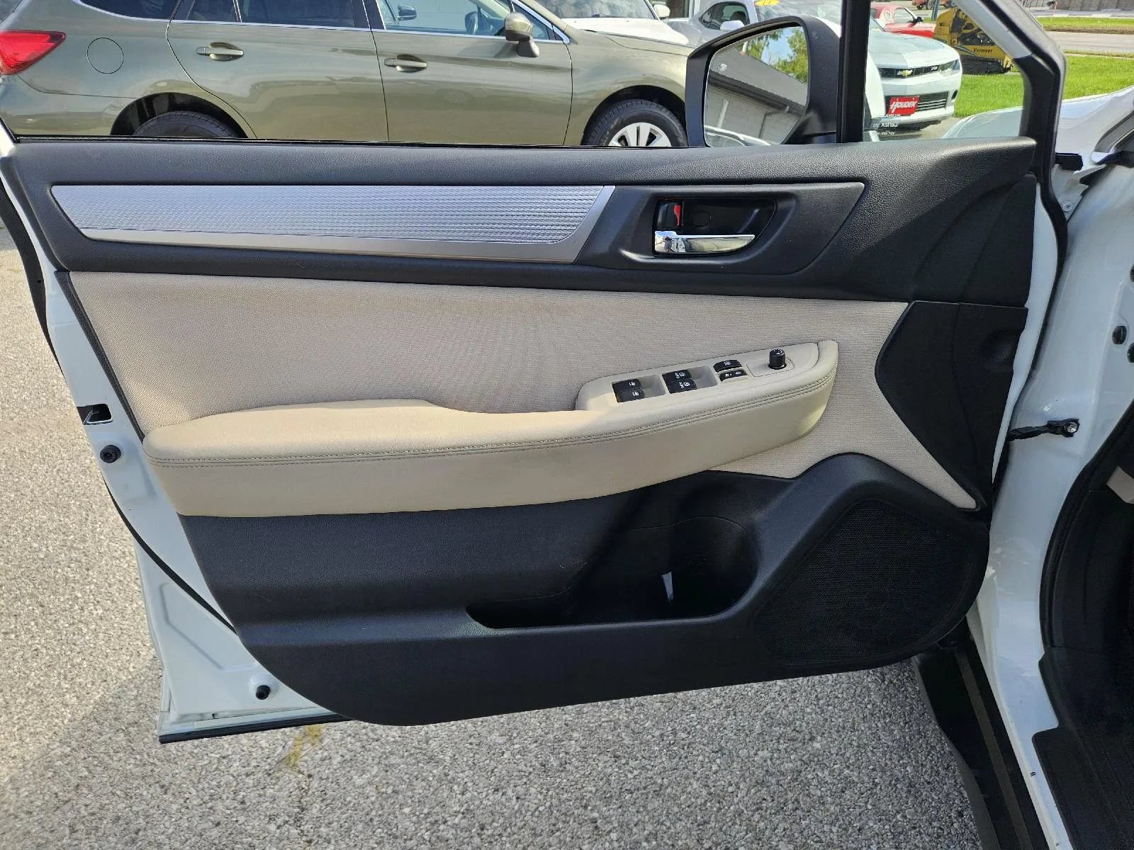 Used 2015 Subaru Outback 2.5i Premium w/ Popular Package #1 AWD/4WD image 11