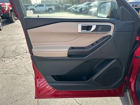 Used 2020 Ford Explorer XLT w/ Equipment Group 202A image 11