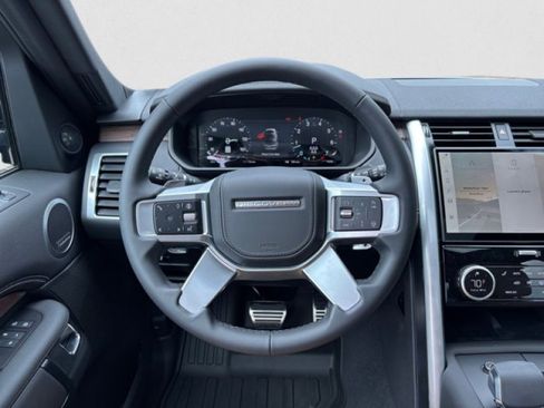 Used 2025 Land Rover Discovery Dynamic SE AWD/4WD image 15