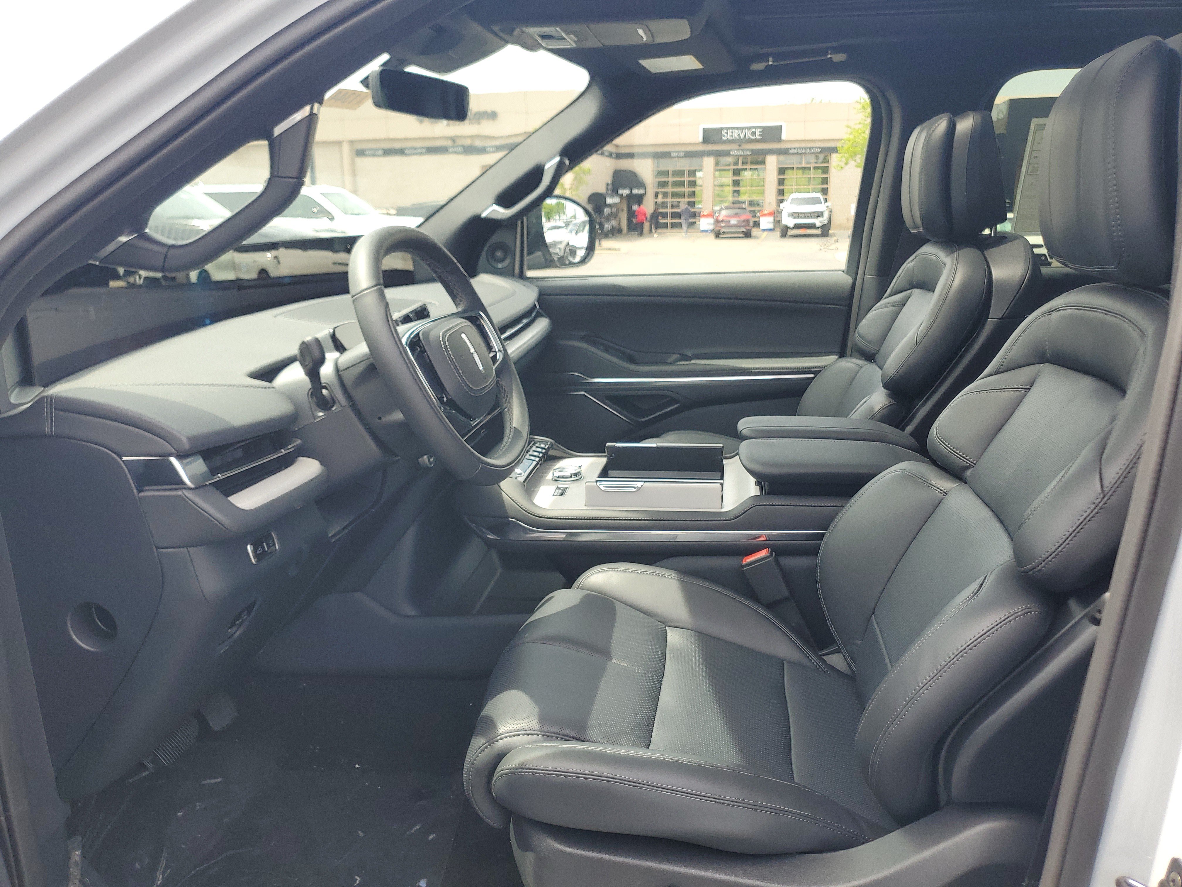New 2026 Lincoln Navigator Reserve w/ Jet Appearance Package AWD/4WD image 12