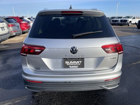 Used 2024 Volkswagen Tiguan SE image 31