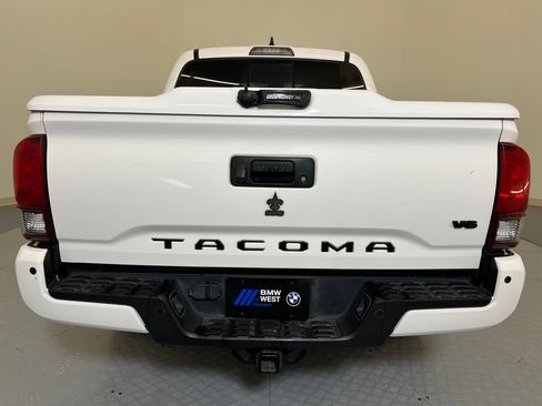 Used 2019 Toyota Tacoma TRD Sport image 10