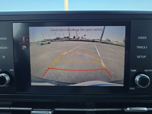 Used 2024 Kia Carnival LX FWD image 18