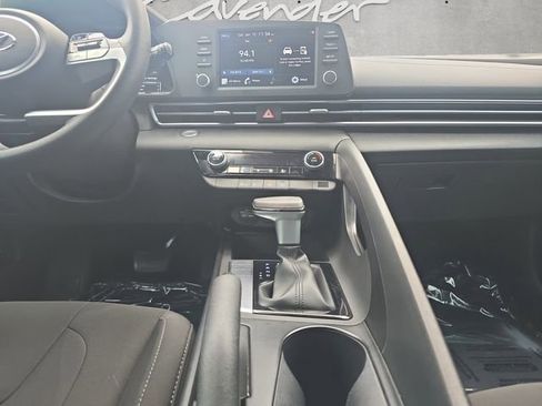 Used 2022 Hyundai Elantra SEL w/ Cargo Package image 3