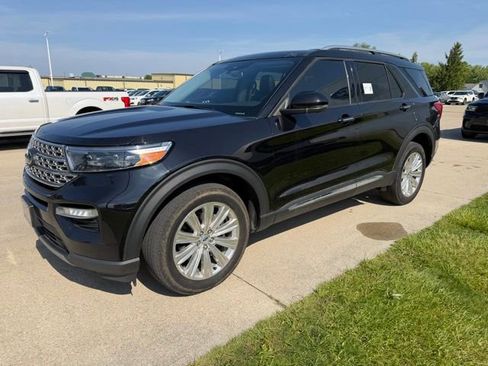 Used 2022 Ford Explorer Limited AWD/4WD image 3