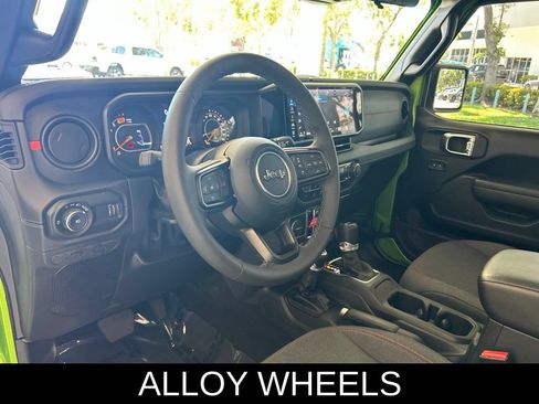 Used 2026 Jeep Wrangler Unlimited Rubicon AWD/4WD image 8