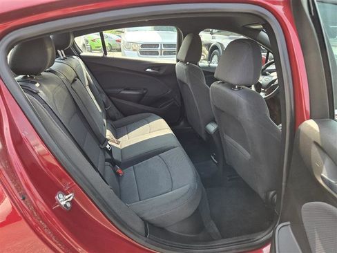 Used 2018 Chevrolet Cruze LT w/ Convenience Package image 28