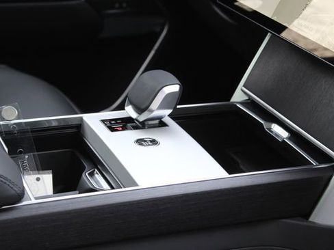 New 2026 Land Rover Range Rover SE image 25