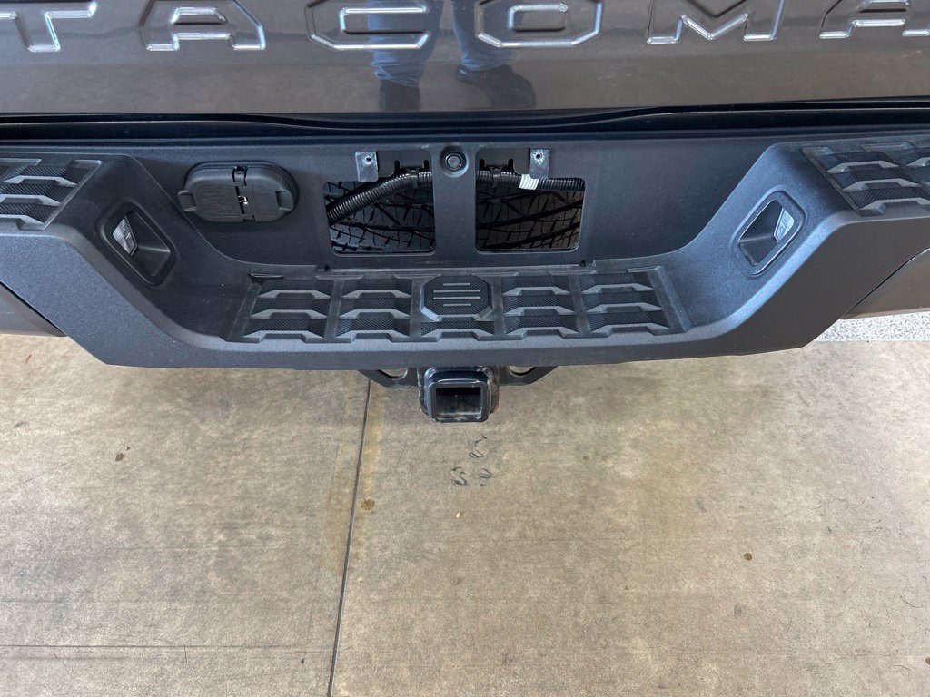 Used 2016 Toyota Tacoma TRD Sport w/ Towing Package AWD/4WD image 21