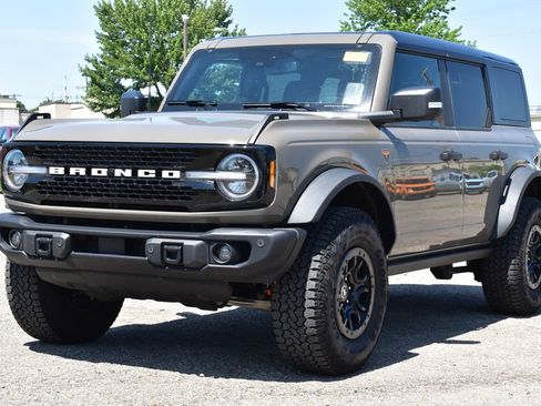 Used 2025 Ford Bronco Badlands AWD/4WD image 1