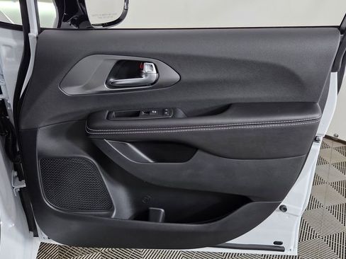 New 2026 Chrysler Pacifica Select image 35