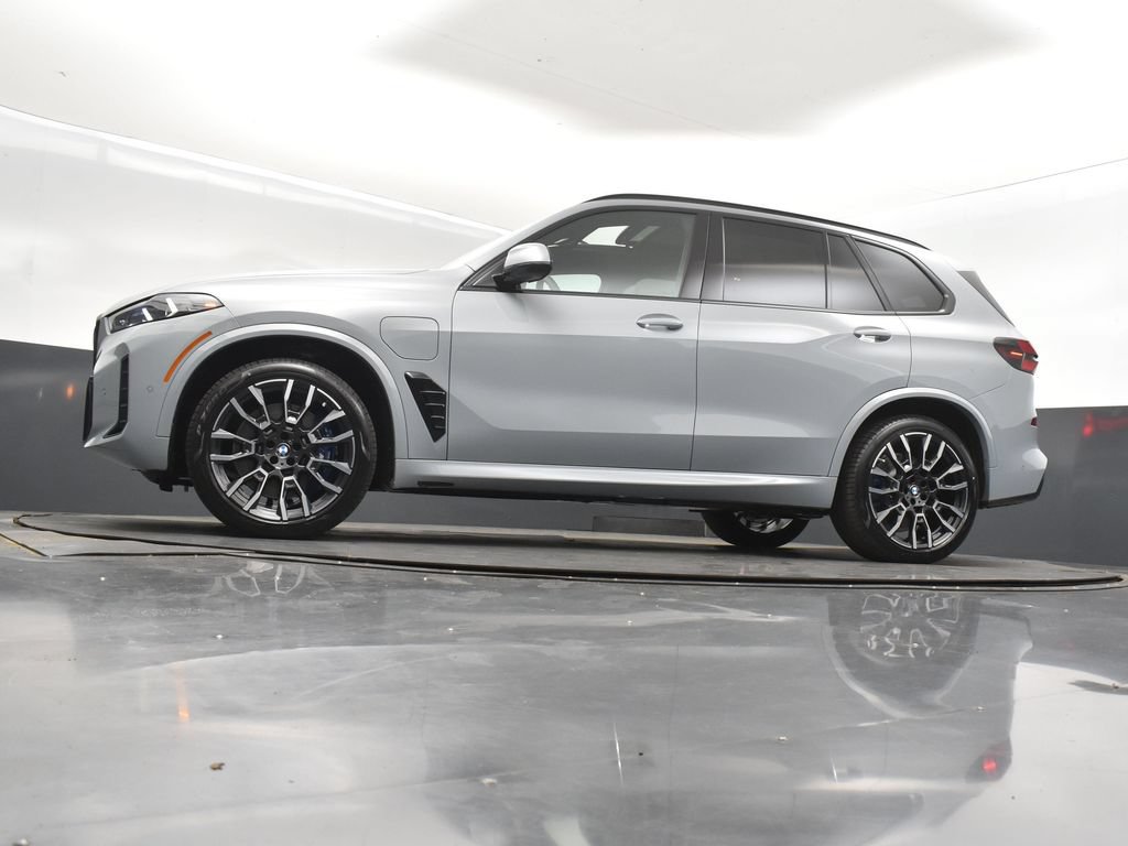 Used 2026 BMW X5 xDrive50e w/ M Sport Package AWD/4WD image 39