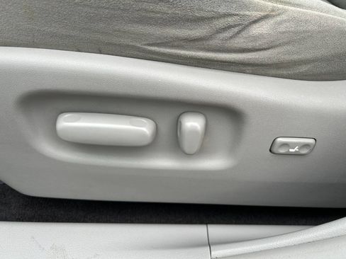 Used 2013 Toyota Highlander Plus image 25