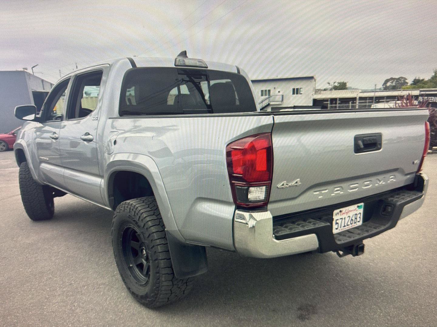 Used 2018 Toyota Tacoma SR5 AWD/4WD image 13
