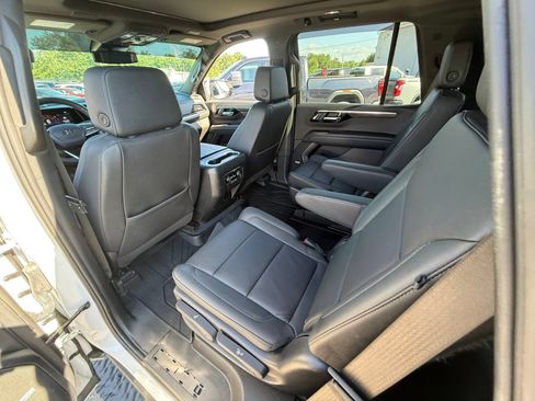 Used 2025 Chevrolet Tahoe Z71 w/ Comfort Package AWD/4WD image 25