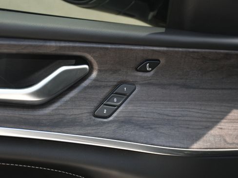Used 2022 Jeep Grand Cherokee Overland w/ Luxury Tech Group IV RWD image 10