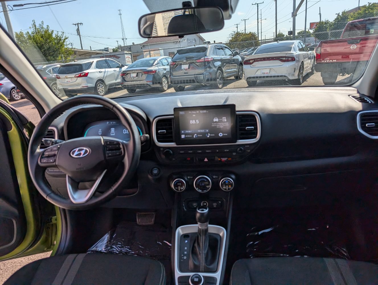Used 2024 Hyundai Venue SEL FWD image 14