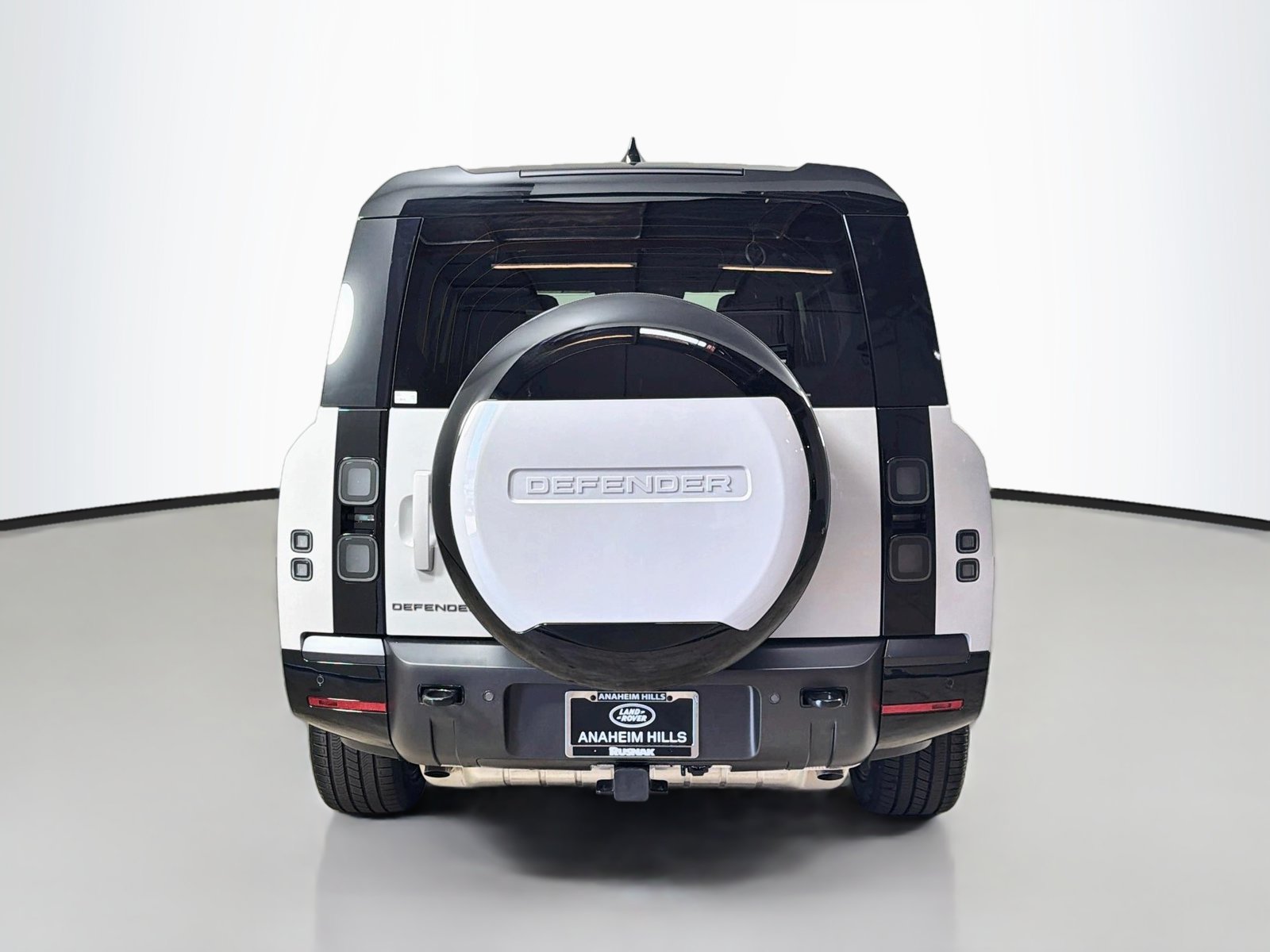 New 2026 Land Rover Defender 130 X-Dynamic SE AWD/4WD image 4