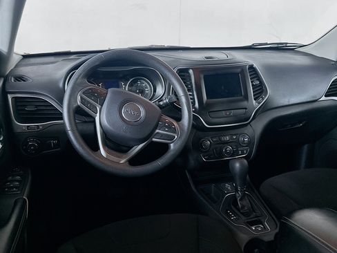 Used 2019 Jeep Cherokee Latitude w/ Popular Appearance Group image 18