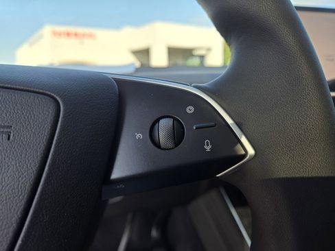 Used 2026 Tesla Model Y 2WD image 17