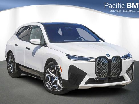 Used 2025 BMW iX xDrive50 image 1