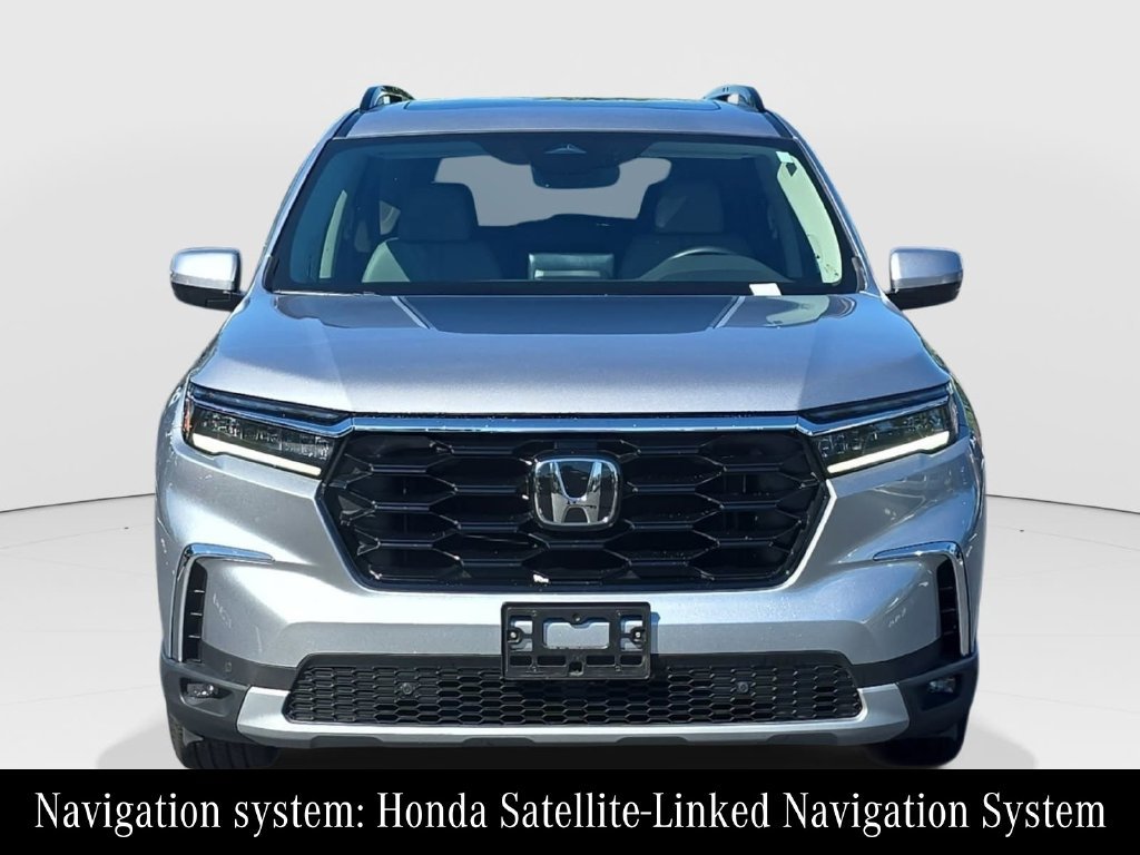 Used 2025 Honda Pilot Touring image 2