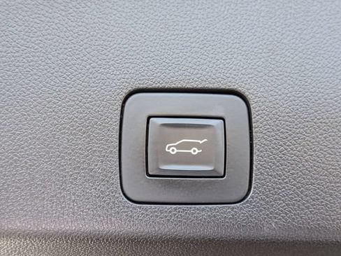 Used 2023 Buick Encore GX Essence w/ Experience Buick Package FWD image 32
