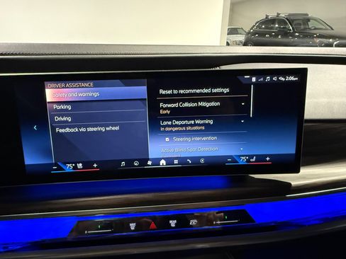 Used 2023 BMW 740i w/ Parking Assistance Package RWD image 39