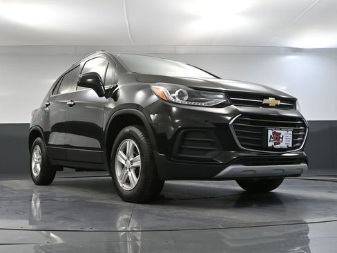 Used 2020 Chevrolet Trax LT w/ LT Convenience Package AWD/4WD image 46