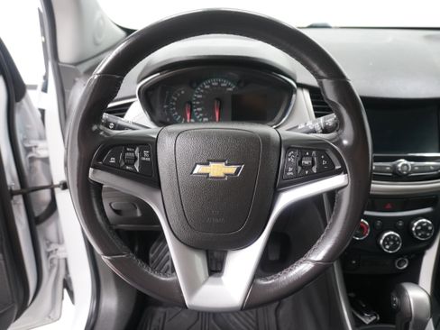 Used 2020 Chevrolet Trax LT w/ LT Convenience Package image 15