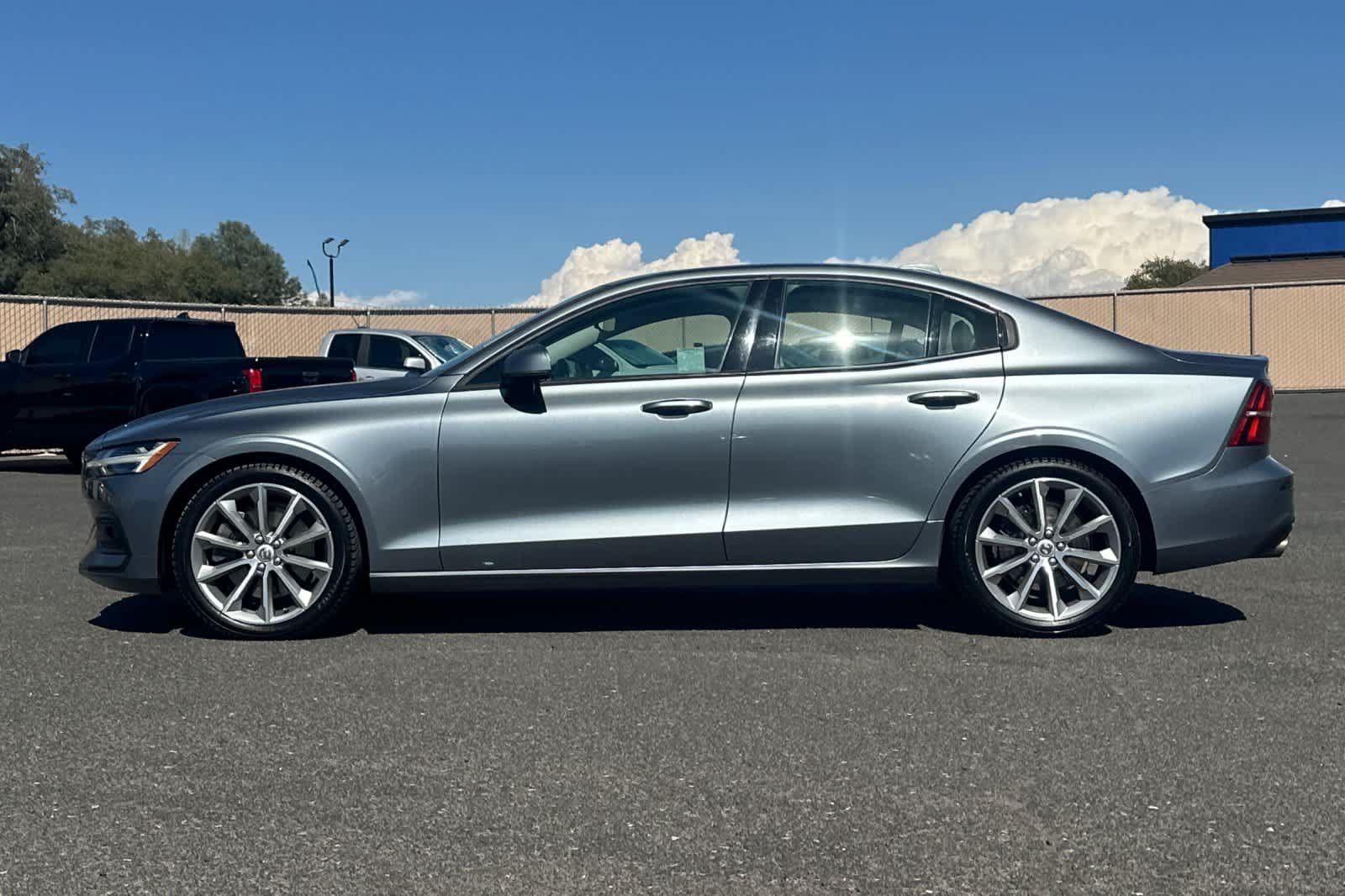 Used 2021 Volvo S60 T6 Momentum AWD/4WD image 6