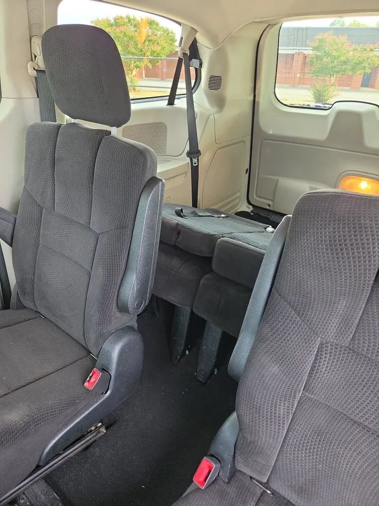 Used 2012 Dodge Grand Caravan SE FWD image 18