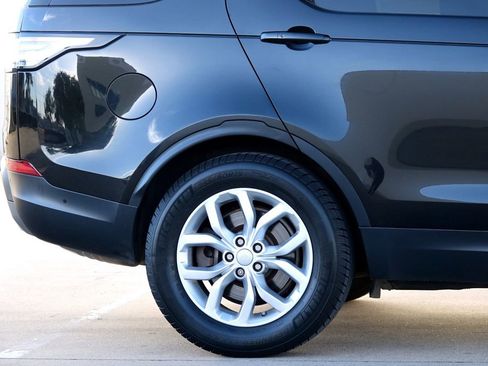 Used 2018 Land Rover Discovery SE image 28