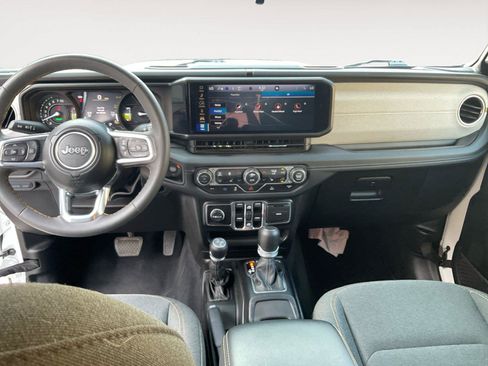 Used 2024 Jeep Wrangler Unlimited Sahara AWD/4WD image 10