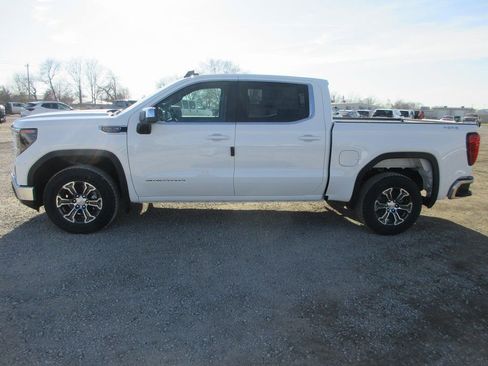 New 2026 GMC Sierra 1500 SLE image 9