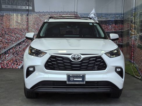 Certified 2024 Toyota Highlander XLE image 3