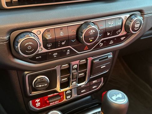 Used 2024 Jeep Wrangler Unlimited Rubicon 392 image 27