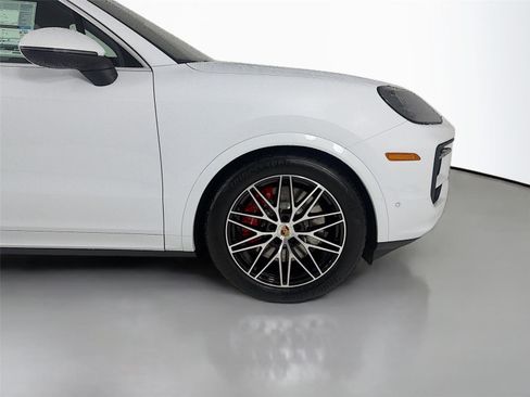 New 2026 Porsche Cayenne S image 29