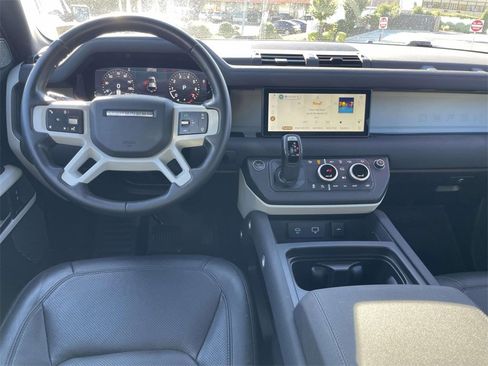 Used 2023 Land Rover Defender 110 S image 16