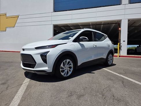 Certified 2022 Chevrolet Bolt EUV LT FWD image 2