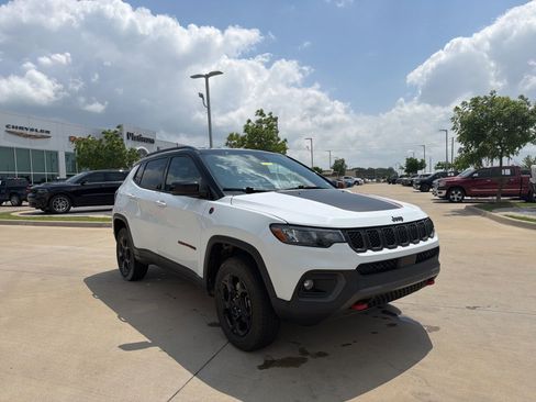 Used 2024 Jeep Compass Trailhawk AWD/4WD image 7