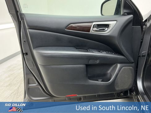 Used 2016 Nissan Pathfinder Platinum image 16