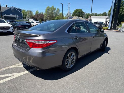 Used 2015 Toyota Camry SE FWD image 5