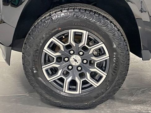 Used 2023 Chevrolet Colorado Z71 w/ Z71 Convenience Package 2 image 35