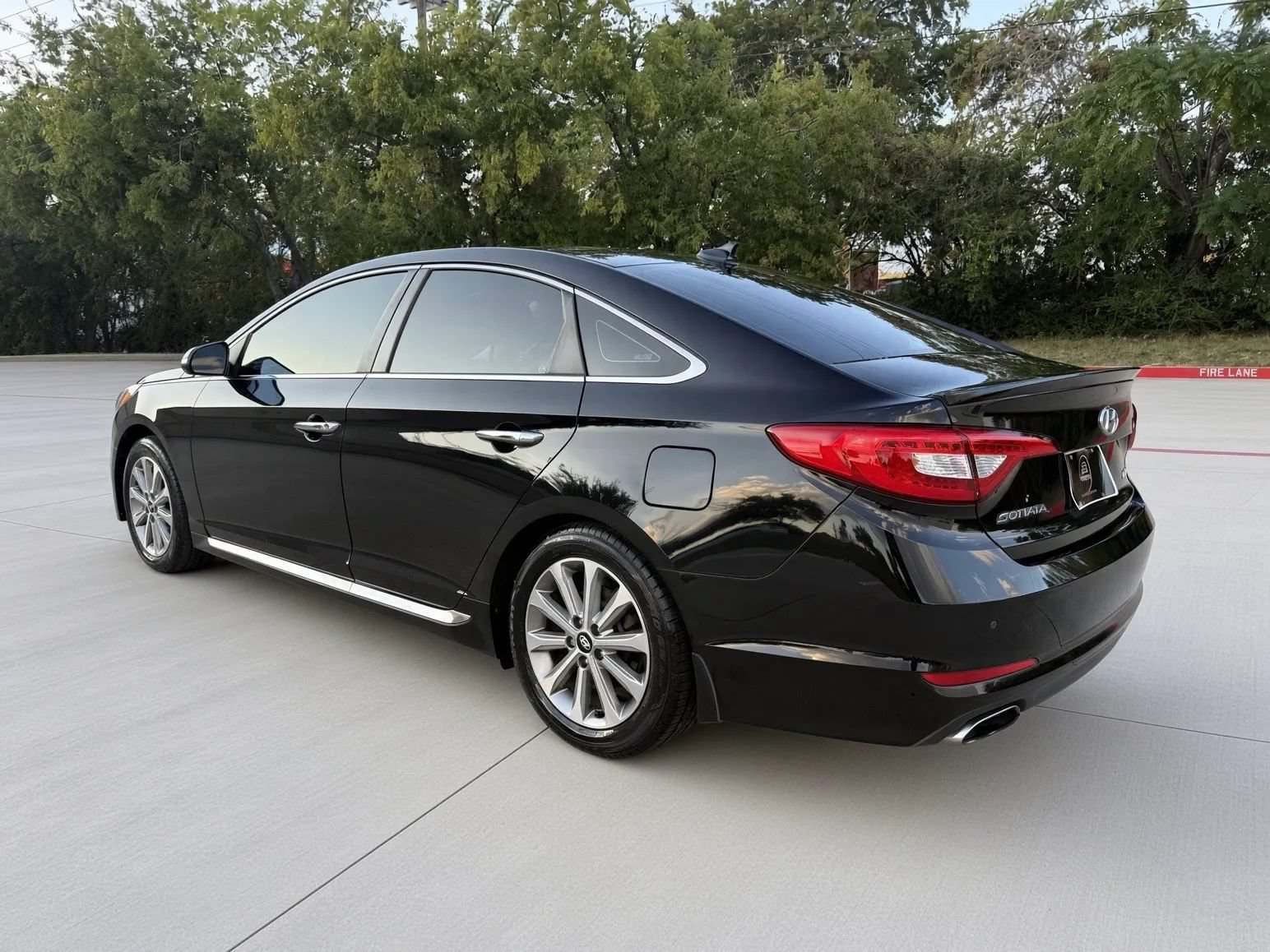 Used 2017 Hyundai Sonata Limited w/ Ultimate Package 04 FWD image 4