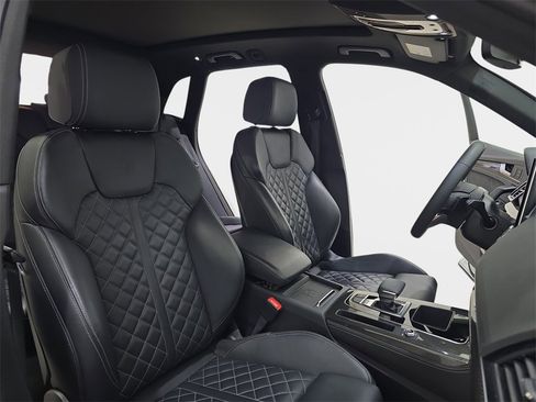 Used 2024 Audi SQ5 Prestige image 10